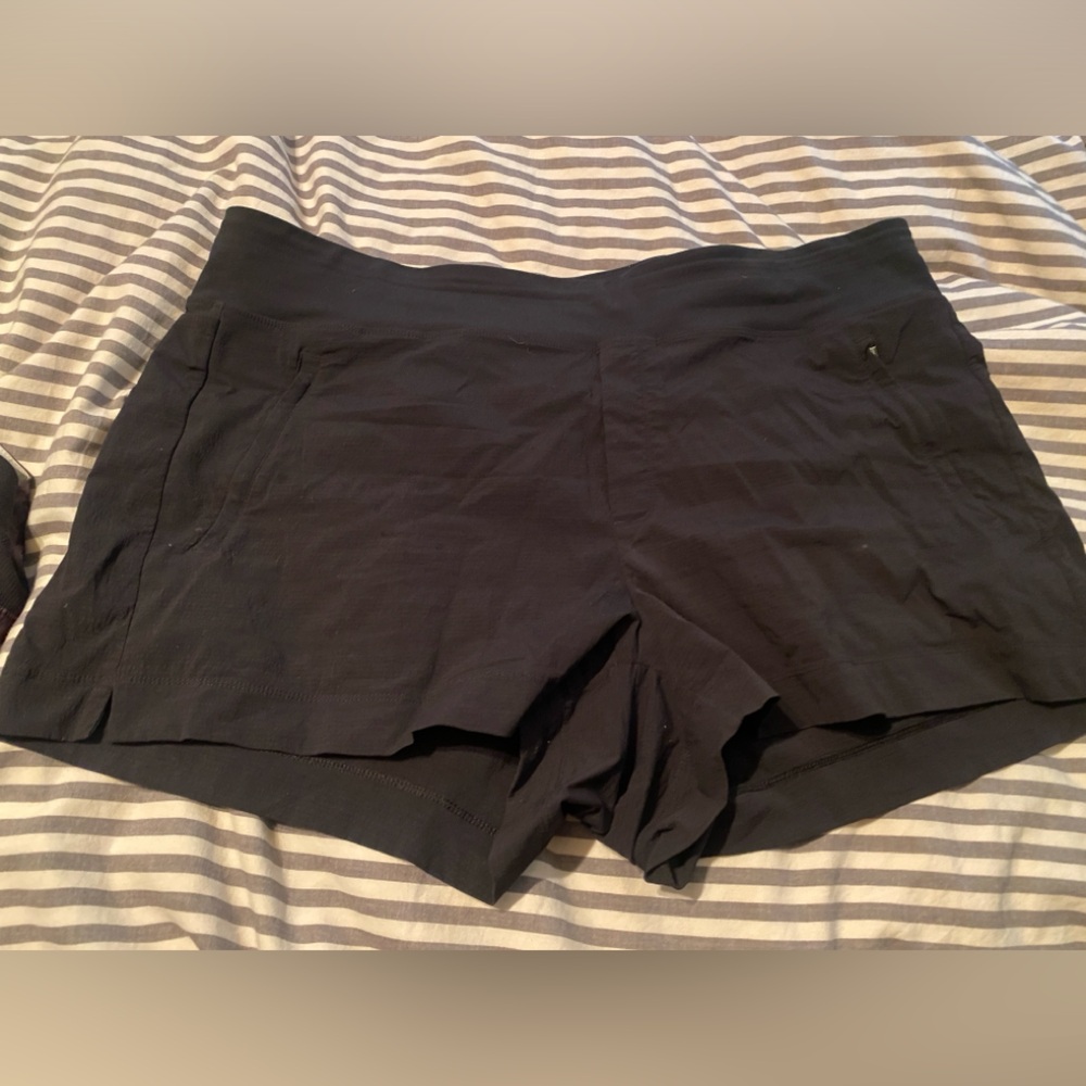Athleta Trekkie shorts size 20